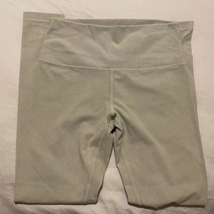 Light grey lulu lemon leggings